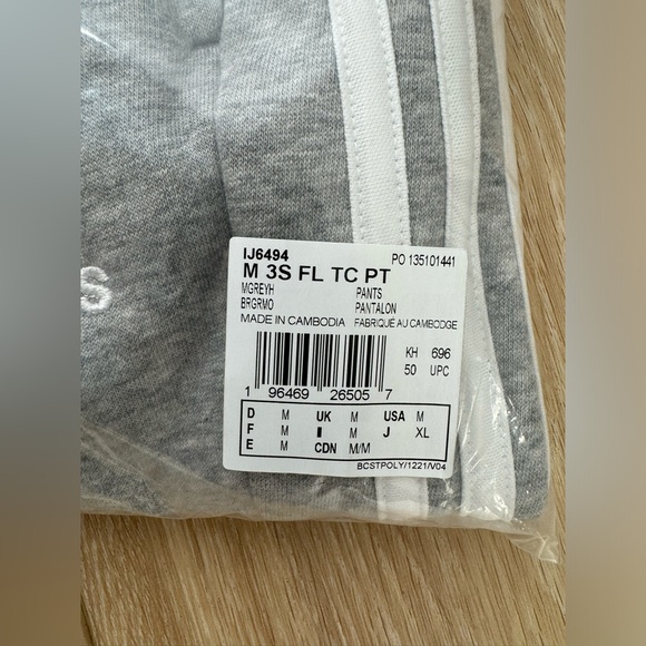 ADIDAS ESSENTIALS FLEECE 3-STRIPES TAPERED CUFF PANTS SZ MEDIUM - Picture 3 of 3